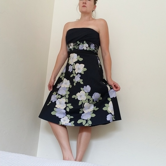 LOFT Dresses & Skirts - 🌸Ann Taylor LOFT navy blue embroidered strapless